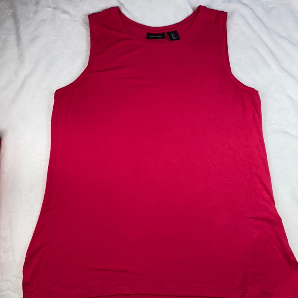 Super cute fuchsia pink tank